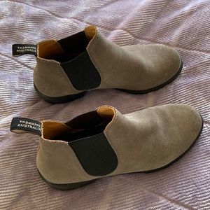 Like new Blundstone 2173 ankle boots.  US size 9.